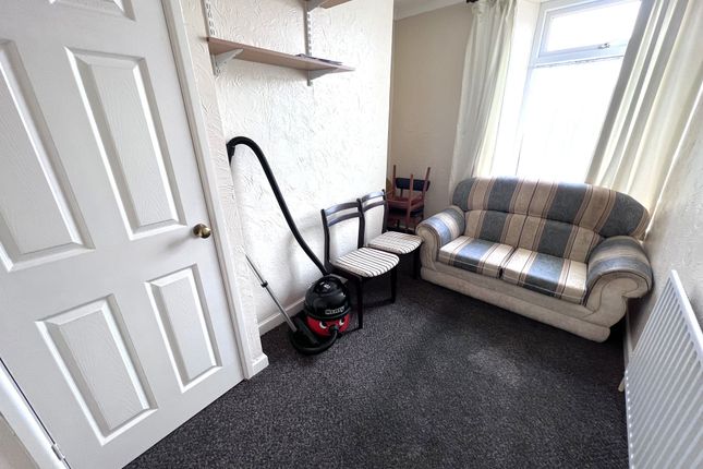 First Floor Flat, 104 Oxford Street, Swansea photo 4