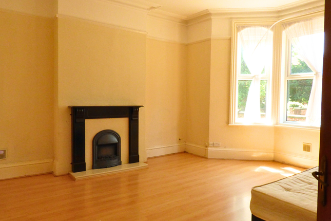 Thumbnail Flat to rent in Avenue Road, Doncaster
