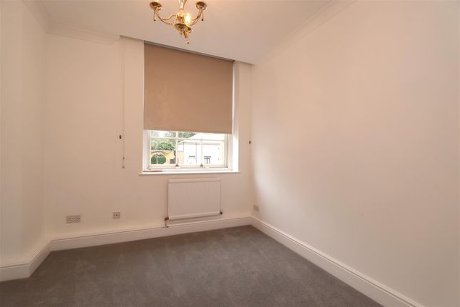 Flat to rent in Thorndon Park, Ingrave, Brentwood