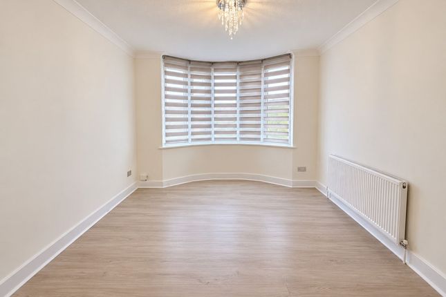 49 Chesterfield Road, Enfield photo 2