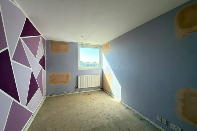 15, Victor Court, Hornchurch photo 2