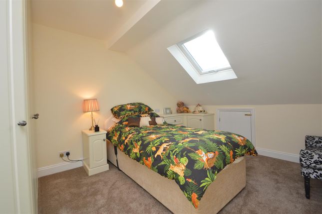 Bungalow for sale in Roding Lane South, Ilford