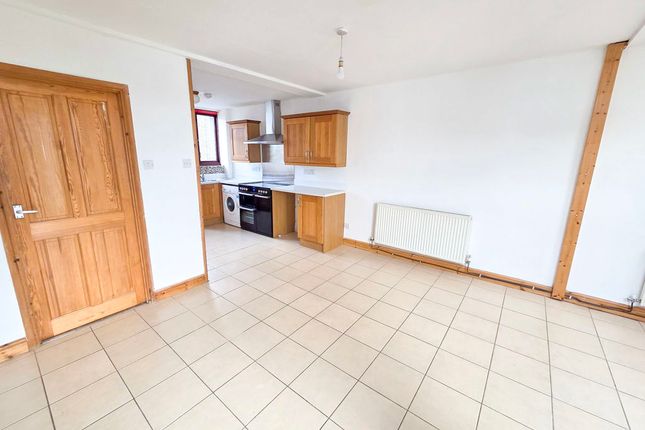 65, Buxton Court, Lansbury Park photo 4
