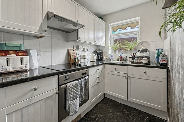 54 Dovehouse Close, Manchester photo 2