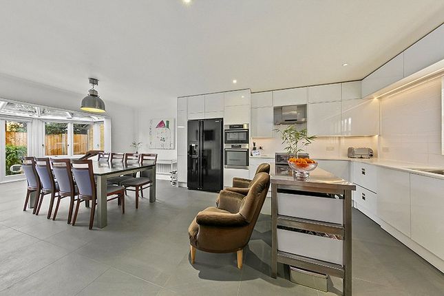 26, Layton Place, Surrey photo 2