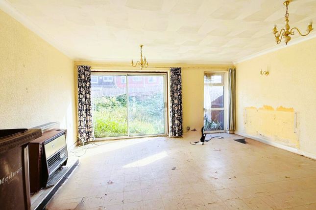 22 Knavesacre Court, Parkwood, Kent photo 2