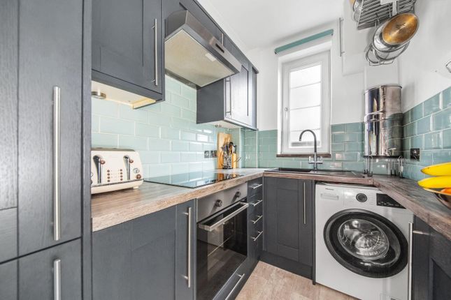 Flat for sale in Elmers End Road, Anerley, London