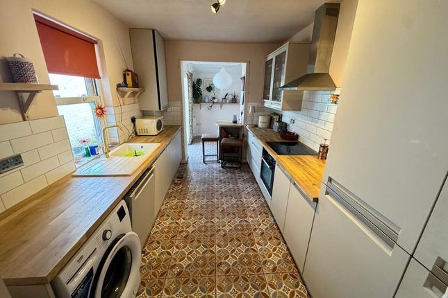 8, Heaton Grove, Newcastle Upon Tyne photo 3