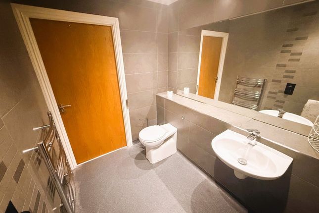 16, Trafford Apartments, Richmond Way photo 5