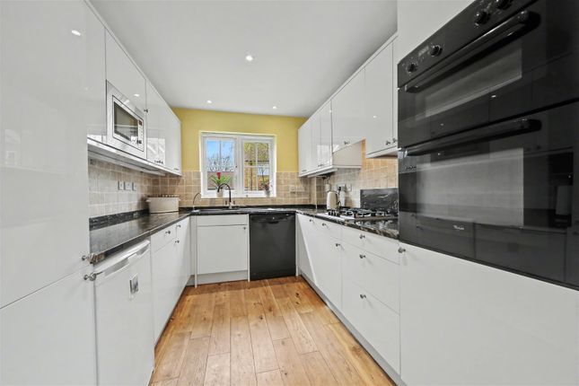34, Mulberry Gardens, Shenley photo 4