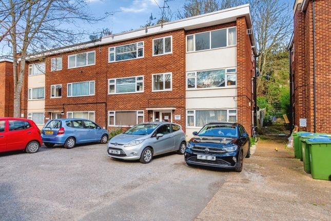 Flat 6, Woodside Court,, Woodside Road, Hampshire photo 2