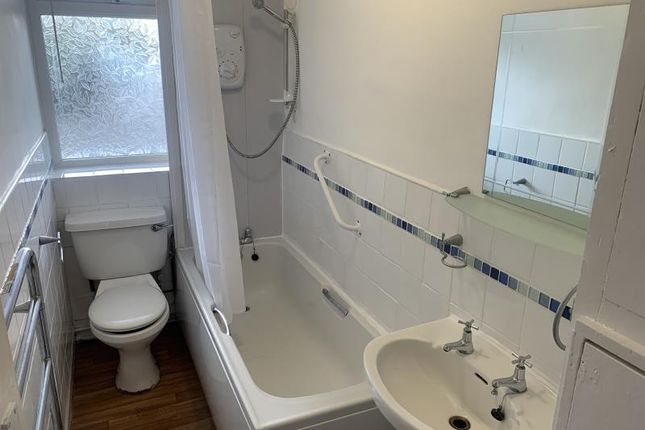 1, Ghyll Lodge, Bingley photo 4