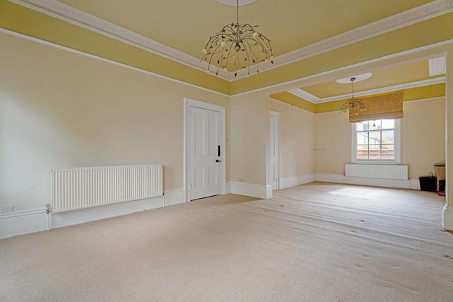 Town house for sale in Clarendon Square, Leamington Spa