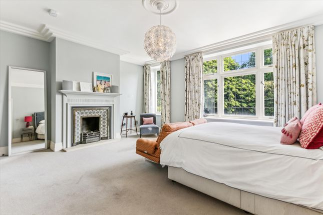 Detached house to rent in North Side Wandsworth Common, London