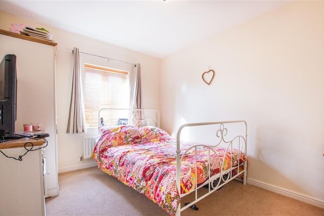 82, Bridgend photo 5