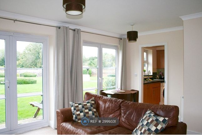 Flat, The Pavilions Crabbett Park, Worth, Crawley photo 5