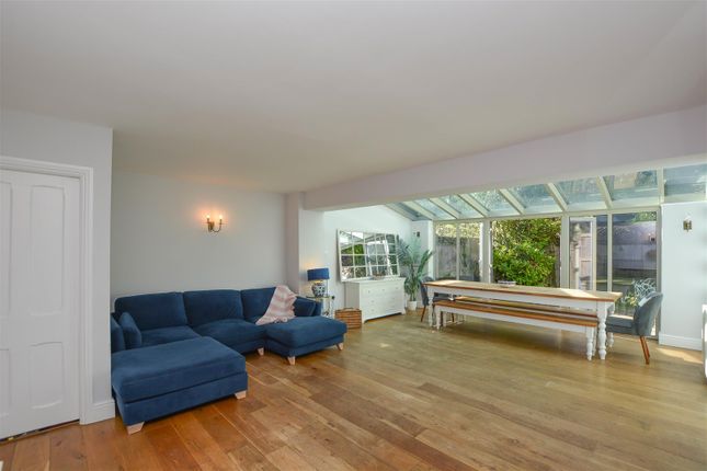 Wild Rose Cottage, 12 Brentwood Road, Brentwood photo 3