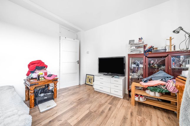 Flat for sale in Stockwell Gardens Estate, London