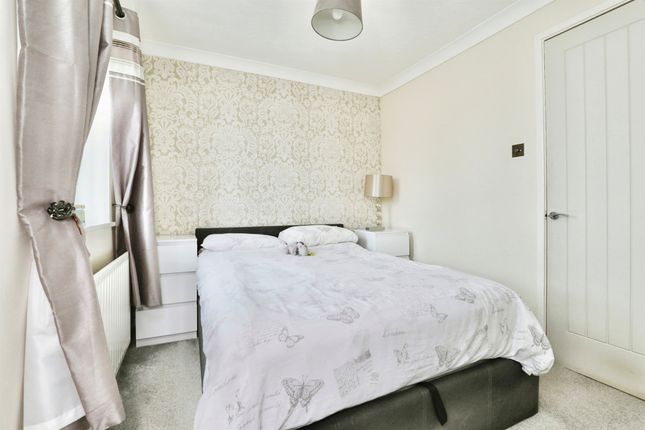 Town house for sale in North End Drive, Harlington, Doncaster