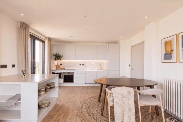 9876589, 11 Selborne Road, London photo 2
