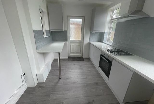 73 Graham Gardens, Luton photo 2