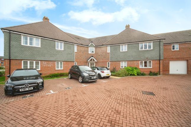 Flat for sale in Saunders Way, Basingstoke