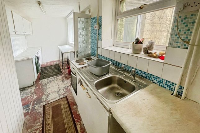 28 Evans Street, Bridgend photo 3