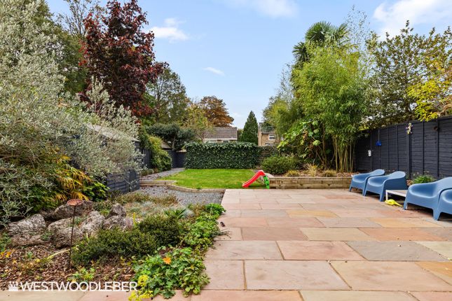3, Sheredes Drive, Hoddesdon photo 2