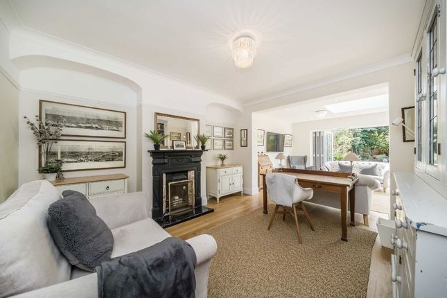 2, Clinton Avenue, East Molesey photo 4