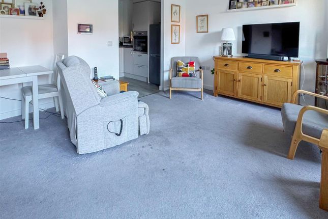 Apartment 5 Monaveen, 115 Peckham Chase, Chichester photo 4