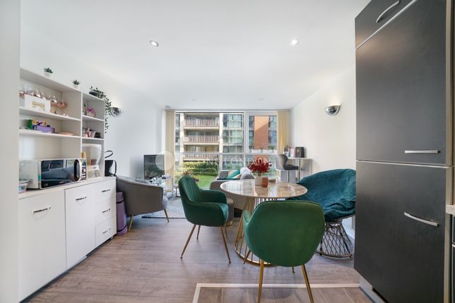 Capital East Apartments,, Western Gateway, London photo 4