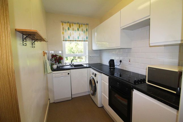 10 Highwood Court, Potters Lane, Barnet photo 4