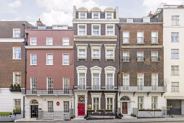 Thumbnail Flat to rent in Hertford Street, London