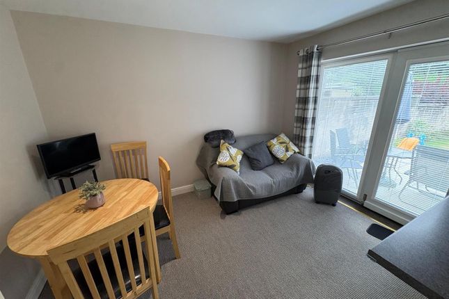 35, Broughton Avenue, Bradford photo 2