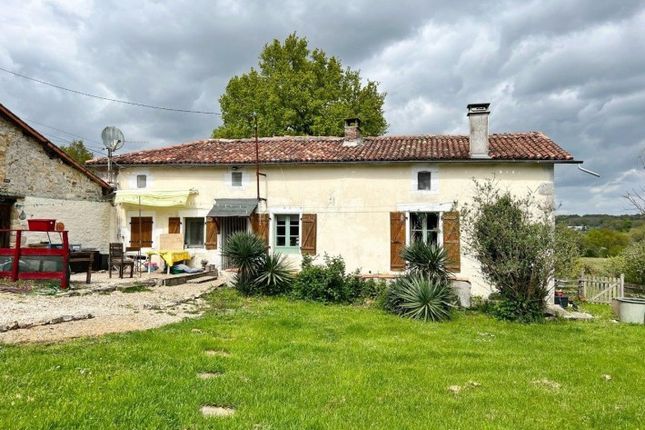 Thumbnail Country house for sale in Champagne-Mouton, Poitou-Charentes, 16350, France