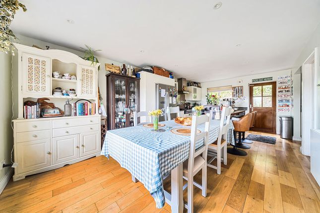 14, Shadyhanger, Godalming photo 3