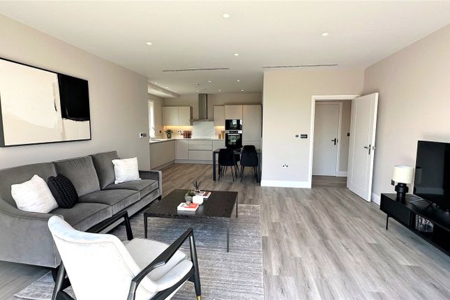 Flat for sale in Heathcote House, Camlet Way, Hadley Wood, Hertfordshire