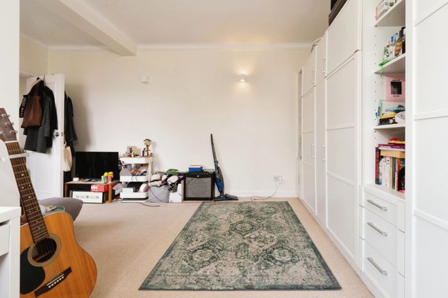 Flat 62, Clare Court, London photo 3
