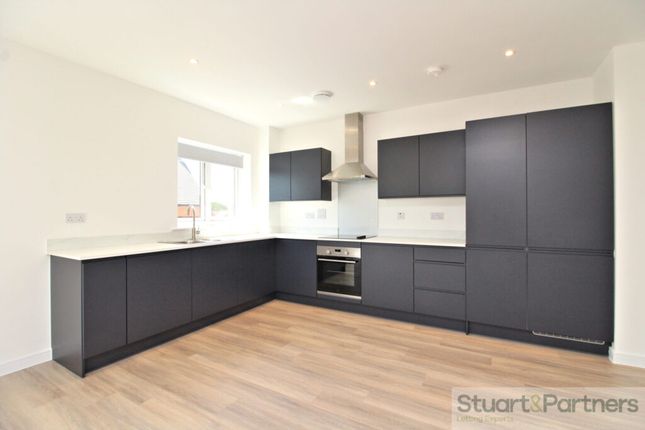 Flat 4 60, Holmbush Avenue, Burgess Hill photo 3