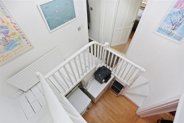 Flat for sale in Mercers Road, London