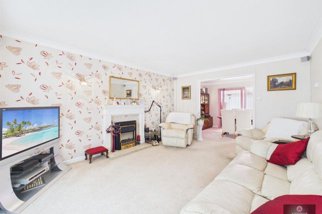 58, Peverel Road, Crawley photo 3