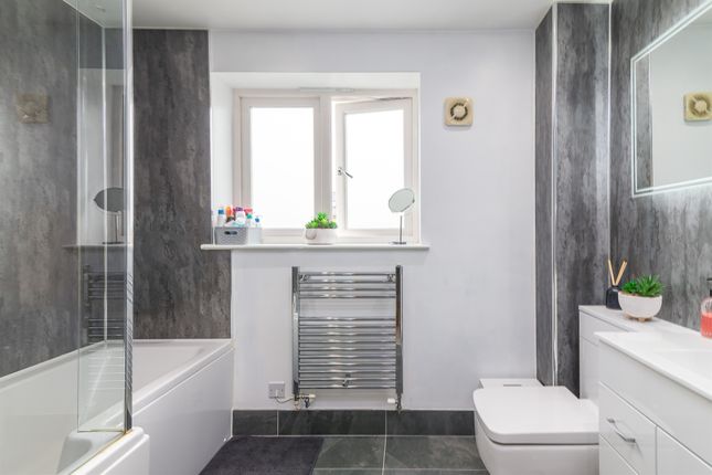 5, Cloughton Court, Triangle Place, Maldon photo 4
