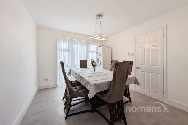 3, Tamarind Way, Reading photo 4