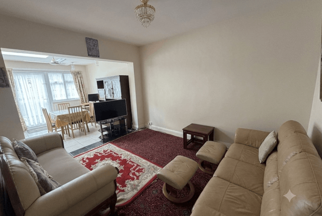 Cranbrook Road, HOUNSLOW photo 2