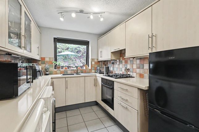 38, Corsham Gardens, Nottingham photo 4