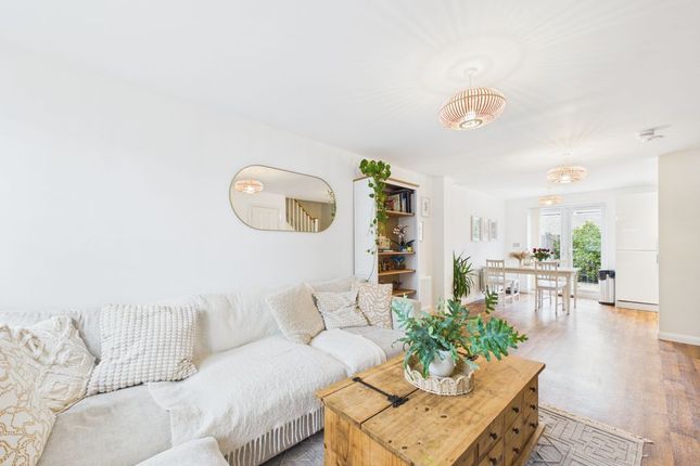 29, Russet Road, Somerton photo 4