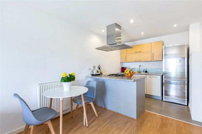 Flat to rent in Commercial Road, Limehouse