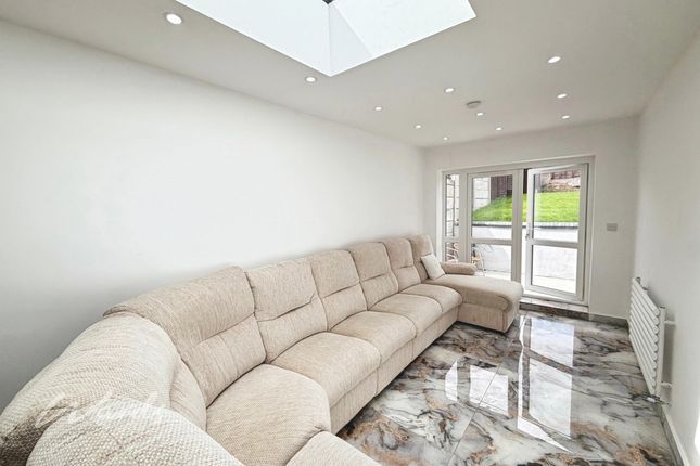 111, Hill Rise, Dartford photo 4