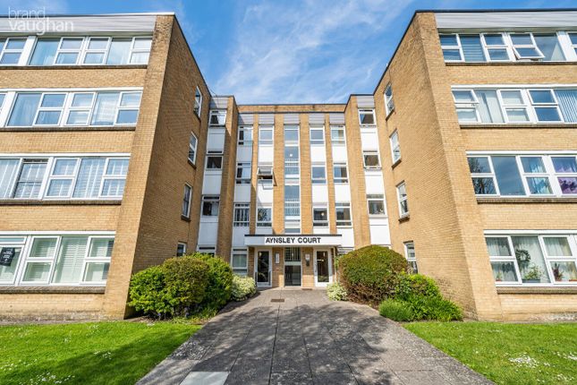 Thumbnail Flat to rent in Wilbury Avenue, Hove, Brighton And Hove