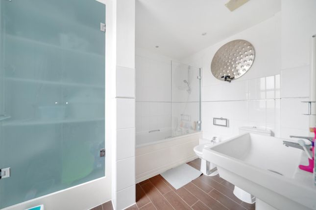 15 Espirit House, 2, Keswick Road, London photo 3